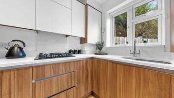 House | Private kitchen | Fridge, microwave, oven, stovetop