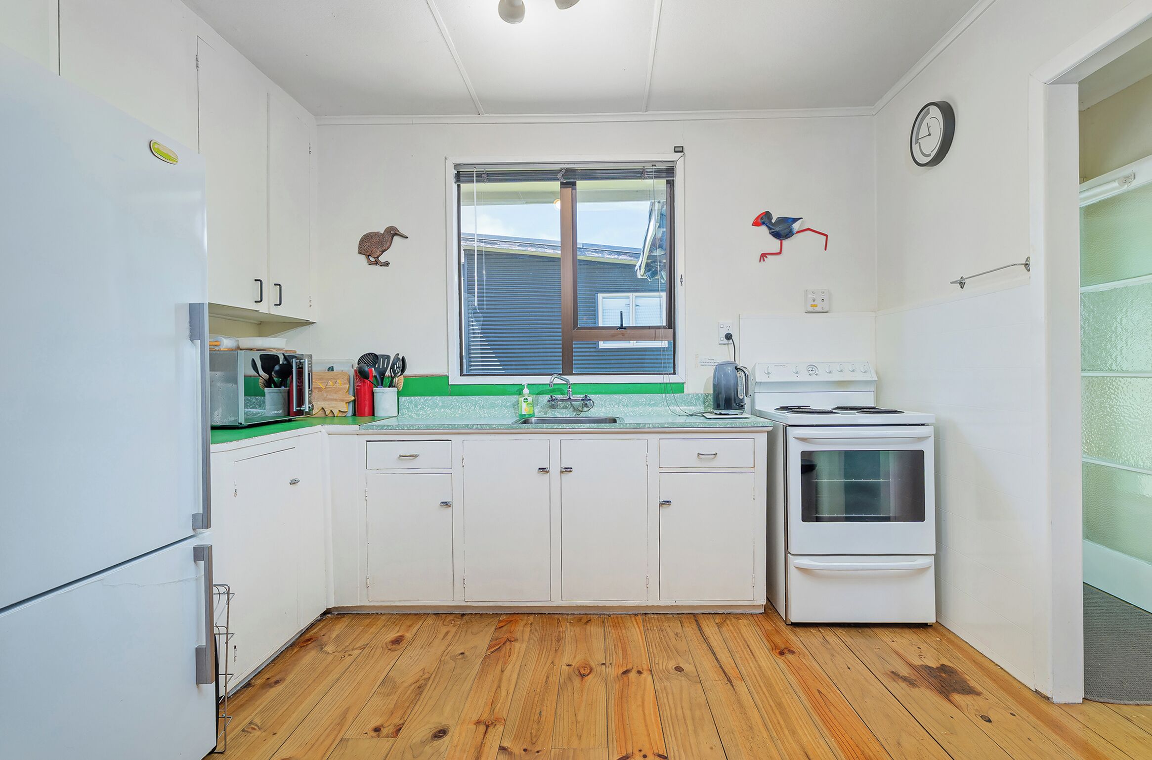 Fridge, microwave, oven, coffee/tea maker