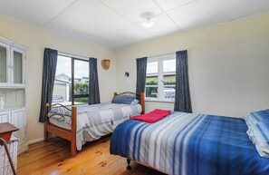 3 bedrooms, iron/ironing board