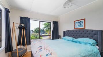 3 bedrooms, iron/ironing board