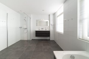 House | Bathroom - Holiday Home in Colijnsplaat by Oosterschelde (Colijnsplaat)