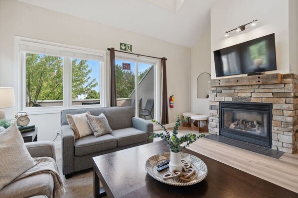 Smart TV, fireplace - Blue Mountain Getaway.  Wintergreen.  Sauna.  2 Min to Village Fun (131)