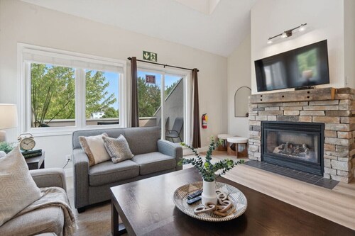 Wintergreen Spacious 2 Story Townhome • Sauna •  2‑Min Walk to Village