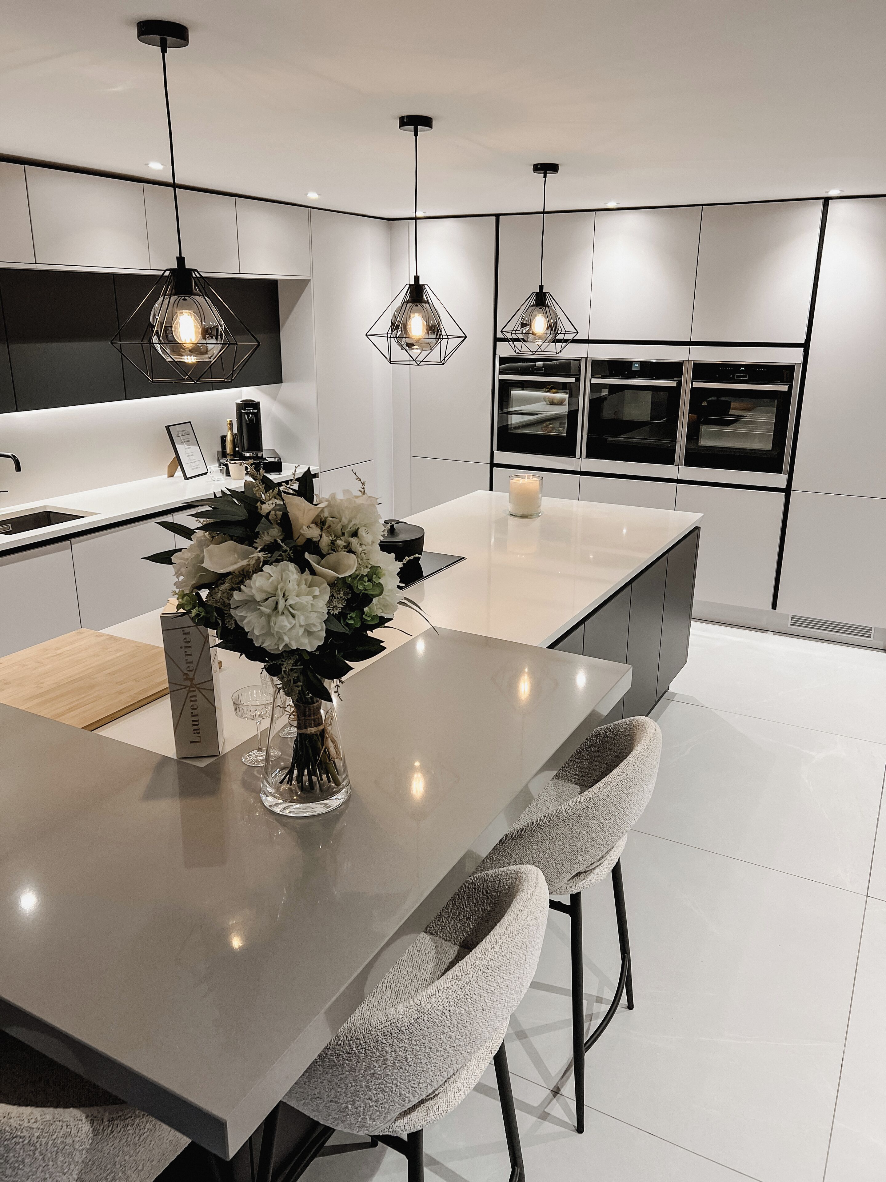 雪櫃、微波爐、焗爐、洗碗機