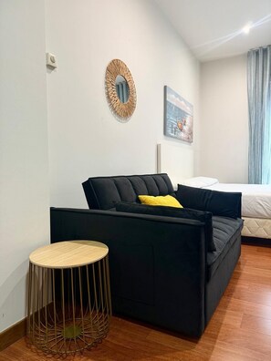 Studio | Living area | TV, heated floors - Vigo Center Rooms (Vigo)