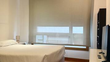 Studio | Laptop workspace, iron/ironing board, free WiFi, bed sheets