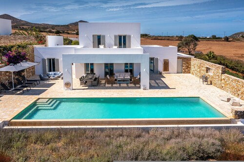 The Gallery Home - Elegant Villa In Antiparos