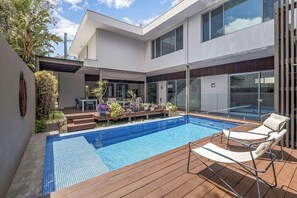 Pool - MODERN & LUXURIOUS RETREAT BOASTING OUTDOOR ENTERTAINING & GLISTENING POOL (Dunsborough)