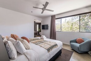 4 bedrooms, travel cot, free WiFi, bed sheets - MODERN & LUXURIOUS RETREAT BOASTING OUTDOOR ENTERTAINING & GLISTENING POOL (Dunsborough)