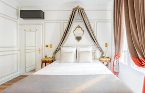 5 bedrooms, desk, iron/ironing board, free WiFi
