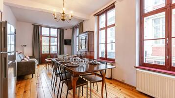 Apartemen | 3 kamar tidur dan internet