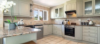 3 Bedroom Family Apartment Beach Club - Houtbay