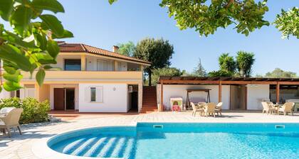 Villa Polignano con piscina by Wonderful Italy