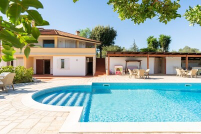 Villa Polignano con piscina by Wonderful Italy