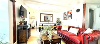 Deluxe, 4 Bed Apartment in the centre of Llandovery