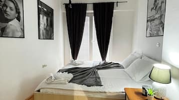 1 bedroom, desk, iron/ironing board, WiFi