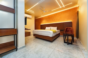 Premium Double Room, Mountain View | Individually decorated, individually furnished, desk, soundproofing - UPHILLS BOUTIQUE HOTEL (Devikolam)