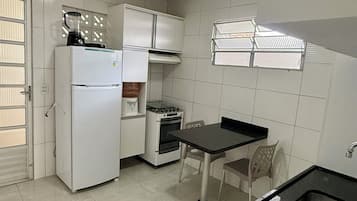 Frigorífic, microones, forn i placa de cuina