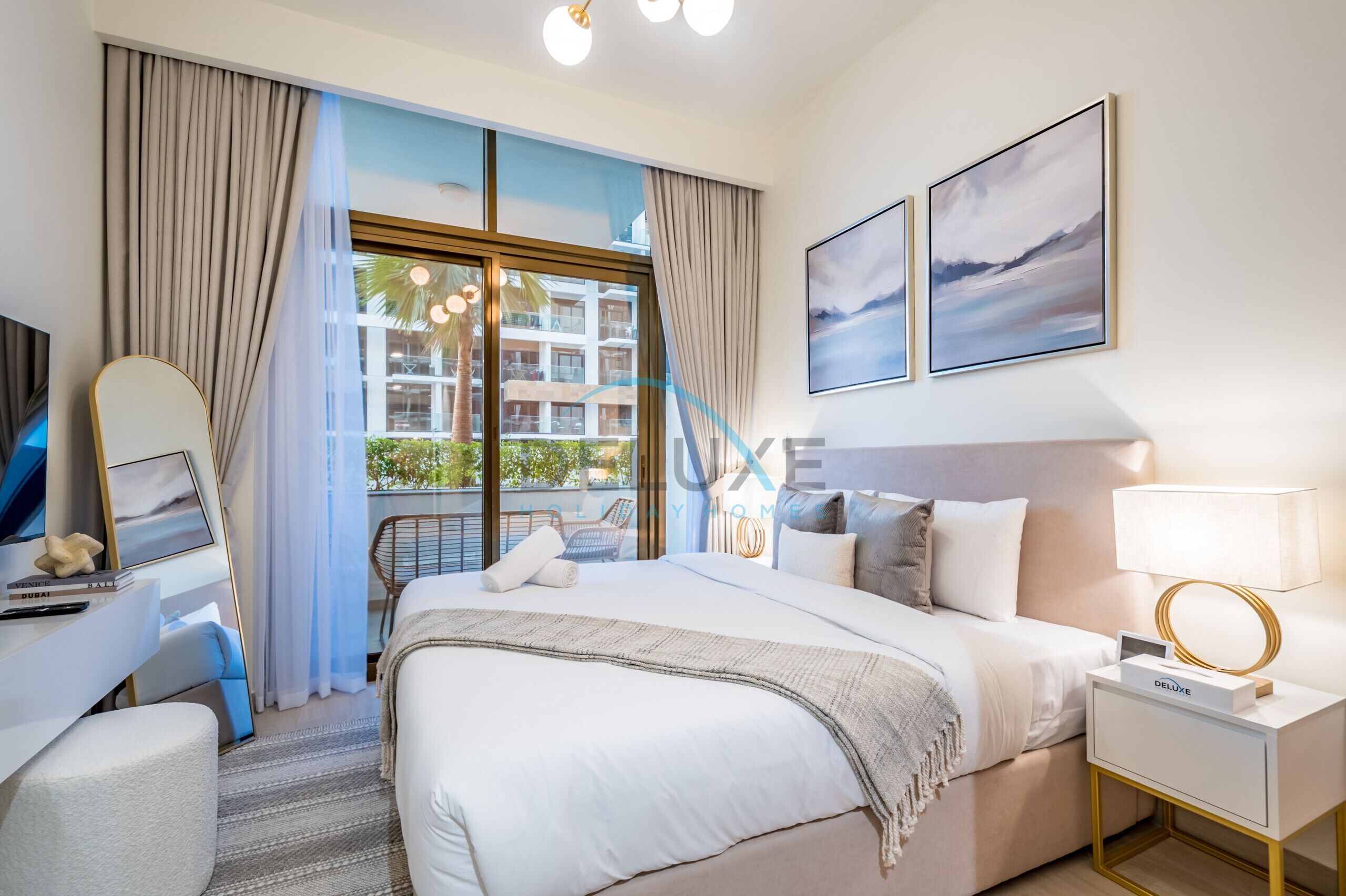 خزنة داخل الغرفة ومكواة/لوح كي وواي فاي مجانًا وملاءات أسرّة