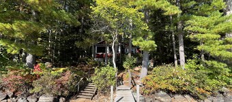 Charming and Cozy Historical 3 Bedroom Dog Friendly Winnipesaukee Cottage