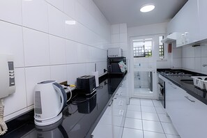 Apartment | Private kitchen | Microwave, oven, cookware/dishes/utensils