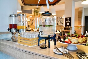 매일 뷔페 아침 식사(1인당 PLN 57)