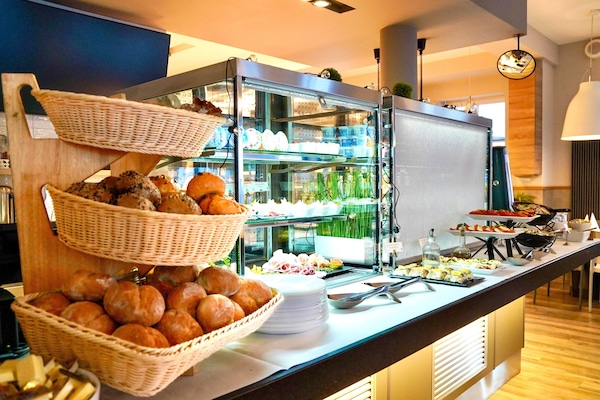 Daily buffet breakfast for a fee