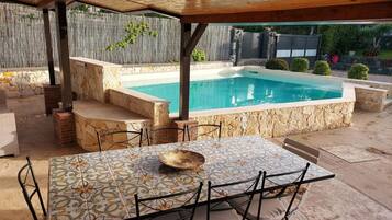 Casa, 2 quartos, acessível, para fumantes | Opções para refeição ao ar livre