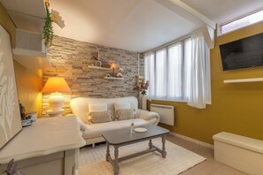 Smart TV, fireplace - Hidden Chic (Orléans)