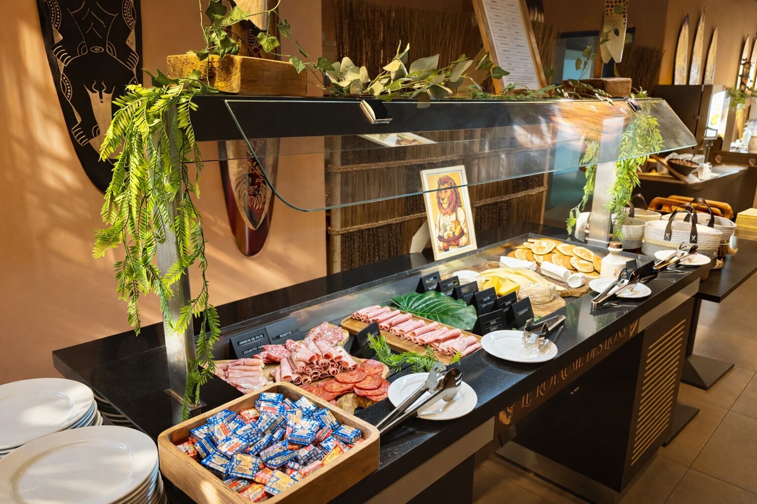 Daily buffet breakfast (EUR 14.9 per person)