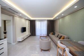 King Suite | Desk, laptop workspace, iron/ironing board, bed sheets - Anemon Diyarbakır Suit Hotel (Diyarbakir)