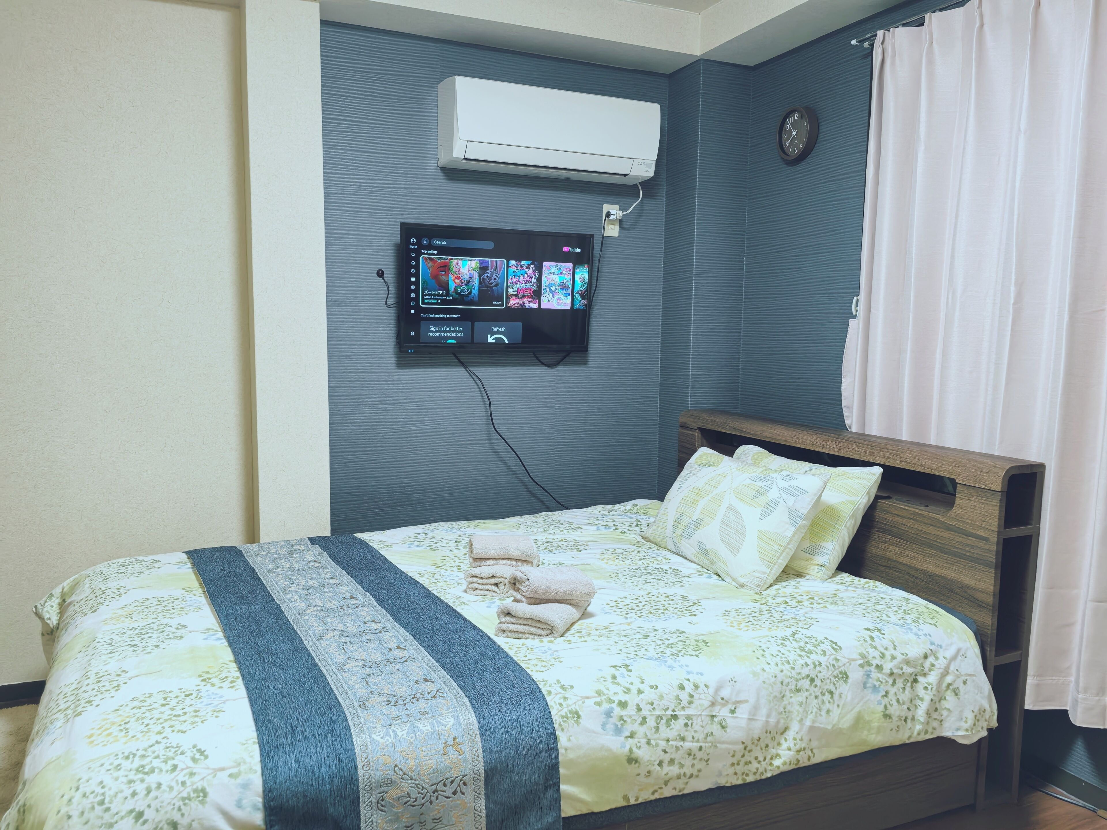 Business Studio | Premium bedding, desk, laptop workspace, blackout drapes