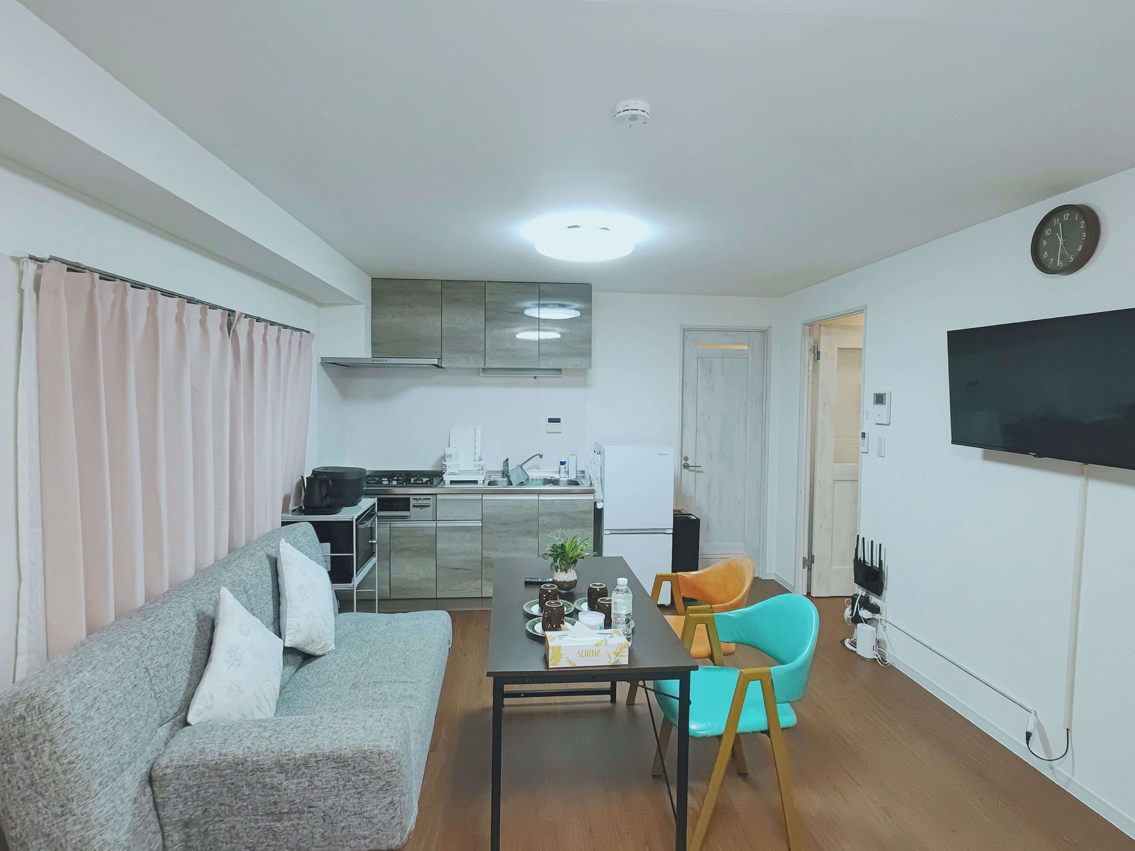 Apartemen Comfort, Bebas Asap Rokok | Seprai premium, meja kerja, tirai kedap cahaya, dan setrika/meja setrika