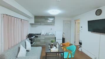 Apartemen Comfort, Bebas Asap Rokok | Seprai premium, meja kerja, tirai kedap cahaya, dan setrika/meja setrika