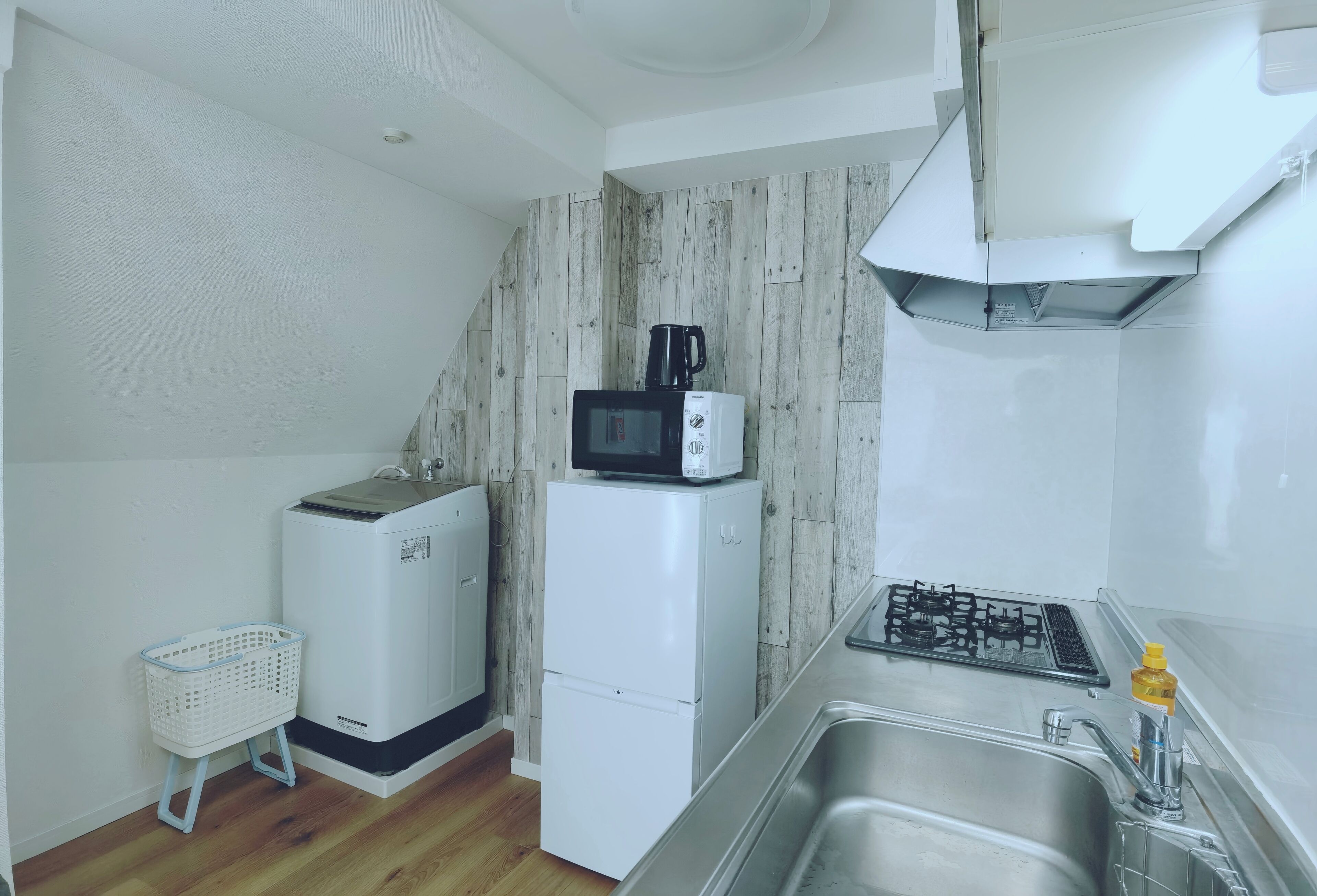 ファミリー アパートメント ダブルベッド 2 台 | 専用キッチン | 冷蔵庫、電子レンジ、コンロ、調理器具と食器