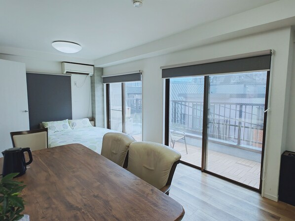 Familie appartement, 2 tweepersoonsbedden | Woonruimte | Een smart-tv