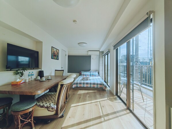 Literie de qualité, bureau, espace de travail pour ordinateurs portables