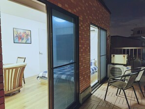 Familie appartement, 2 tweepersoonsbedden | 1 slaapkamer, luxe beddengoed, een bureau, een laptopwerkplek