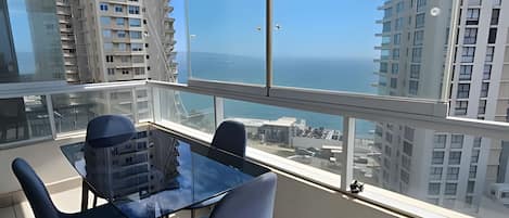 Apartment | Outdoor dining