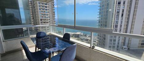 Apartment | Outdoor dining