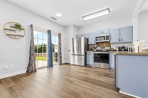 Family House, 3 Bedrooms, Fireplace, Courtyard View | Private kitchen | Fridge, microwave, oven, stovetop