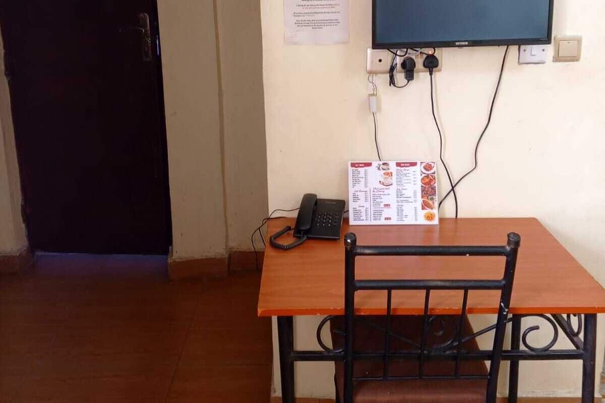 Basic Room | Desk, laptop workspace, free WiFi