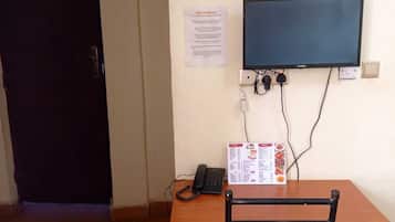Bureau, espace de travail pour ordinateur portable, Wi-Fi gratuit
