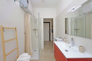 Departamento | Baño | Secadora de cabello y toallas 