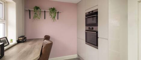 Refrigerador, microondas, horno, placa de cocina