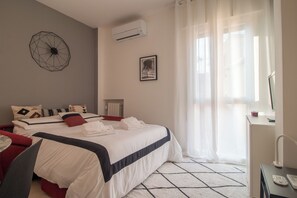Basic Apartment | Living area | Flat-screen TV