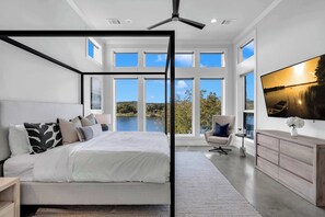 5 habitaciones, escritorio y tabla de planchar con plancha 