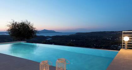 Villa Armonia, sea view, big heated pool, good privacy, 8 mins by car to beach.