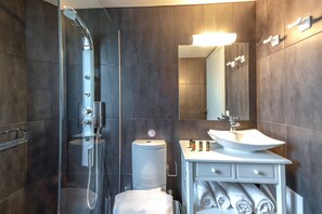 Shower, hair dryer, towels, soap - Villa Armonia, sea view, big heated pool, good privacy, 8 mins by car to beach. (Gavalohori)