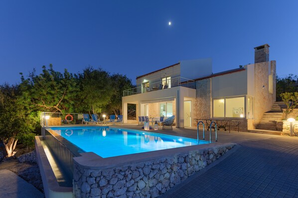 Outdoor pool, a heated pool - Villa Armonia, sea view, big heated pool, good privacy, 8 mins by car to beach. (Gavalohori)